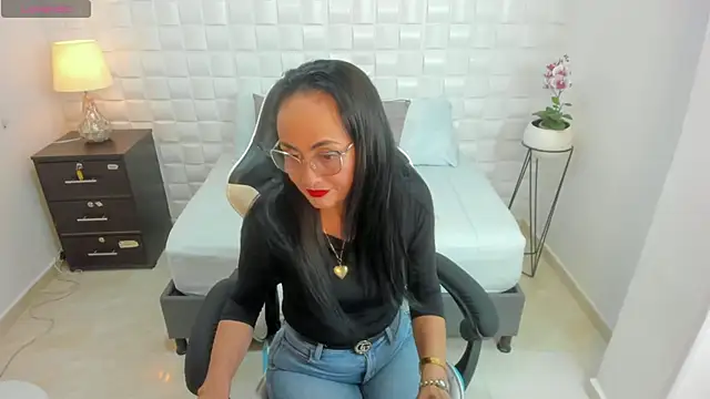 Snapshot of yulitza1025 chatting on 11/26/25, 12:06 yulitza1025 online show from 11/26/25, 12:06