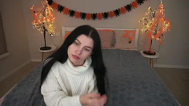 Snapshot of SkyBri_i chatting on 10/28/25, 01:58 SkyBri i online show from 10/28/25, 01:58