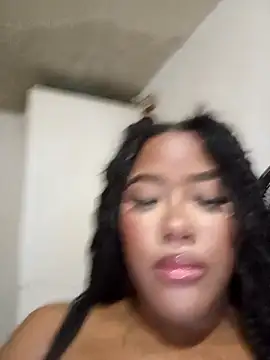 Nahomi Rivera online show from 11/13/25, 09:03