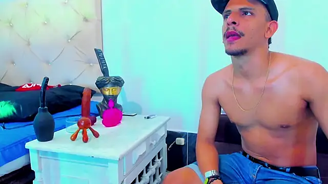 Snapshot of _Tarekk_ chatting on 10/02/25, 02:13  Tarekk  online show from 10/02/25, 02:13