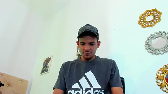 Snapshot of _Tarekk_ chatting on 10/21/25, 08:20  Tarekk  online show from 10/21/25, 08:20