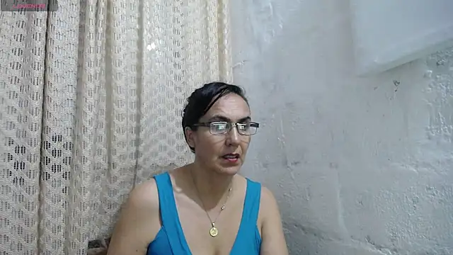 Snapshot of gabbyparker_ chatting on 09/15/25, 09:42 gabbyparker online show from 09/15/25, 09:42