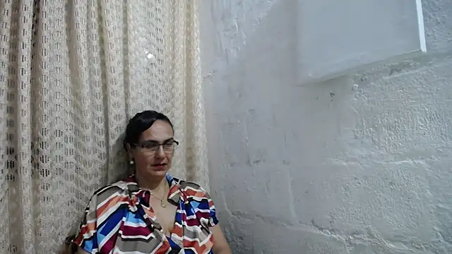 Snapshot of gabbyparker_ chatting on 10/08/25, 08:12 gabbyparker online show from 10/08/25, 08:12