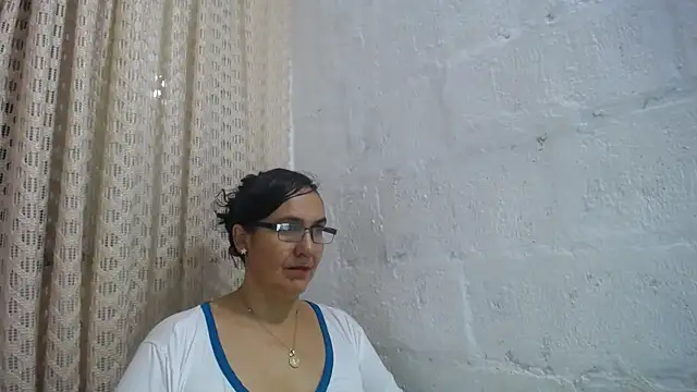 Snapshot of gabbyparker_ chatting on 04/22/26, 09:44 gabbyparker online show from 04/22/26, 09:44