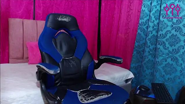 Snapshot of ximena_butterfly2 chatting on 04/07/26, 11:48 ximena butterfly2 online show from 04/07/26, 11:48