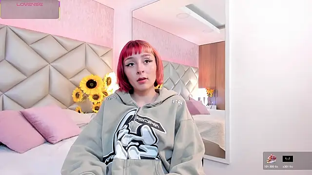 dafnne hall online show from 11/29/25, 04:15