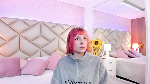 dafnne hall online show from 12/04/25, 04:22