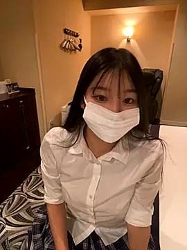 Snapshot of happy_hino chatting on 11/20/25, 02:39 happy hino online show from 11/20/25, 02:39