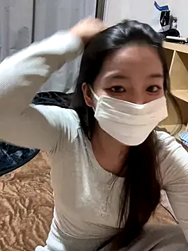 Snapshot of happy_hino chatting on 11/21/25, 02:16 happy hino online show from 11/21/25, 02:16