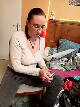 Snapshot of Sophierob1 chatting on 09/24/25, 06:17 Sophierob1 online show from 09/24/25, 06:17