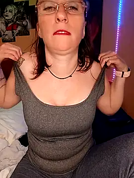 Snapshot of Sophierob1 chatting on 10/03/25, 06:10 Sophierob1 online show from 10/03/25, 06:10