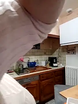 Snapshot of Sophierob1 chatting on 10/13/25, 06:13 Sophierob1 online show from 10/13/25, 06:13