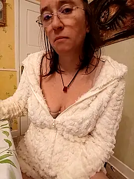 Snapshot of Sophierob1 chatting on 10/14/25, 06:36 Sophierob1 online show from 10/14/25, 06:36