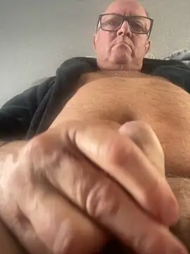 Snapshot of naughtygrandad1 chatting on 09/14/25, 08:02 naughtygrandad1 online show from 09/14/25, 08:02