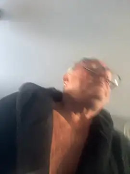 Snapshot of naughtygrandad1 chatting on 09/24/25, 09:01 naughtygrandad1 online show from 09/24/25, 09:01