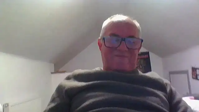 Snapshot of naughtygrandad1 chatting on 09/25/25, 06:44 naughtygrandad1 online show from 09/25/25, 06:44
