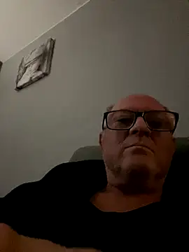 Snapshot of naughtygrandad1 chatting on 10/04/25, 04:32 naughtygrandad1 online show from 10/04/25, 04:32