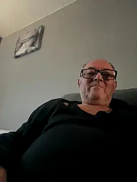 Snapshot of naughtygrandad1 chatting on 10/06/25, 06:22 naughtygrandad1 online show from 10/06/25, 06:22