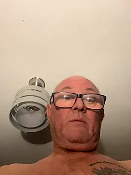 Snapshot of naughtygrandad1 chatting on 10/17/25, 06:27 naughtygrandad1 online show from 10/17/25, 06:27