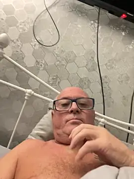 Snapshot of naughtygrandad1 chatting on 10/22/25, 05:41 naughtygrandad1 online show from 10/22/25, 05:41