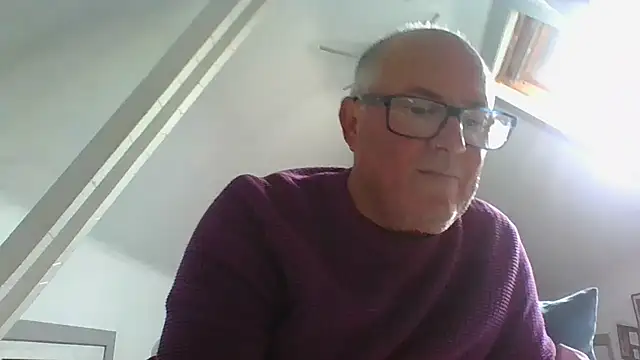 Snapshot of naughtygrandad1 chatting on 10/23/25, 01:10 naughtygrandad1 online show from 10/23/25, 01:10