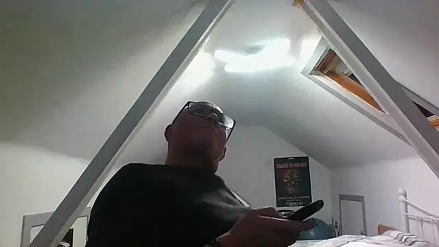 Snapshot of naughtygrandad1 chatting on 10/29/25, 08:21 naughtygrandad1 online show from 10/29/25, 08:21