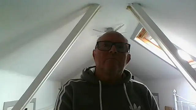 Snapshot of naughtygrandad1 chatting on 10/30/25, 12:28 naughtygrandad1 online show from 10/30/25, 12:28