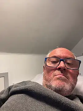 Snapshot of naughtygrandad1 chatting on 12/01/25, 04:45 naughtygrandad1 online show from 12/01/25, 04:45