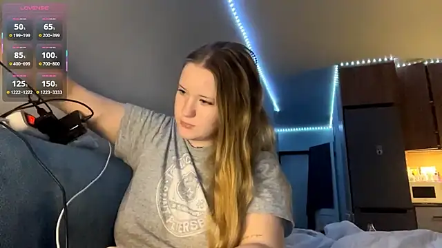 Snapshot of PandaFluff chatting on 03/22/26, 06:22 PandaFluff online show from 03/22/26, 06:22