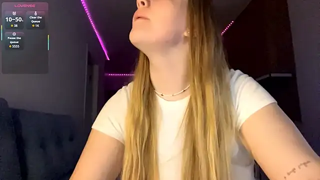 Snapshot of PandaFluff chatting on 03/31/26, 04:51 PandaFluff online show from 03/31/26, 04:51