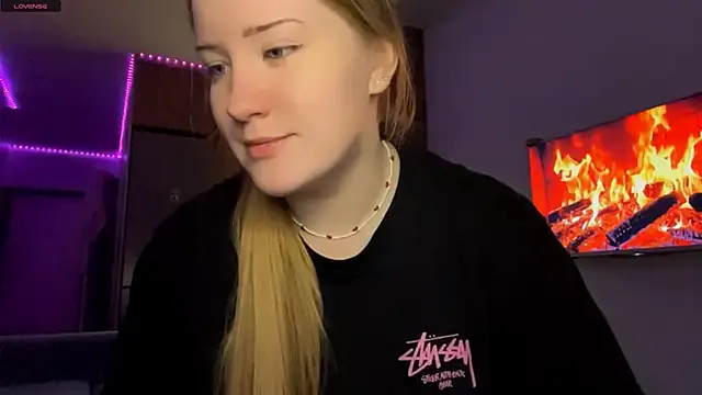 Snapshot of PandaFluff chatting on 04/11/26, 05:50 PandaFluff online show from 04/11/26, 05:50