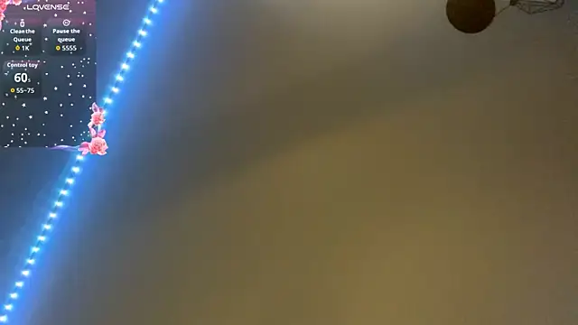 Snapshot of PandaFluff chatting on 04/15/26, 07:10 PandaFluff online show from 04/15/26, 07:10