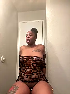 ObsessedWLyla online show from 11/13/25, 08:57