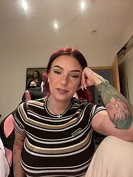 Snapshot of OliviaaFischer chatting on 06/17/26, 06:31 OliviaaFischer online show from 06/17/26, 06:31