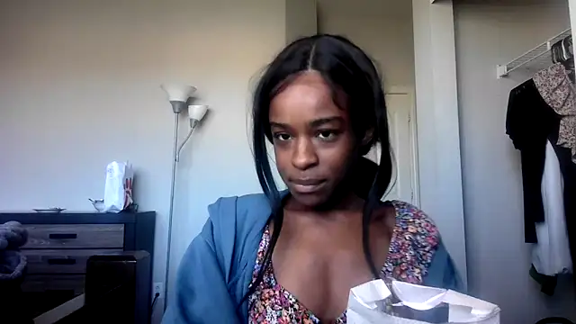 Marlowlovee online show from 10/13/25, 05:24