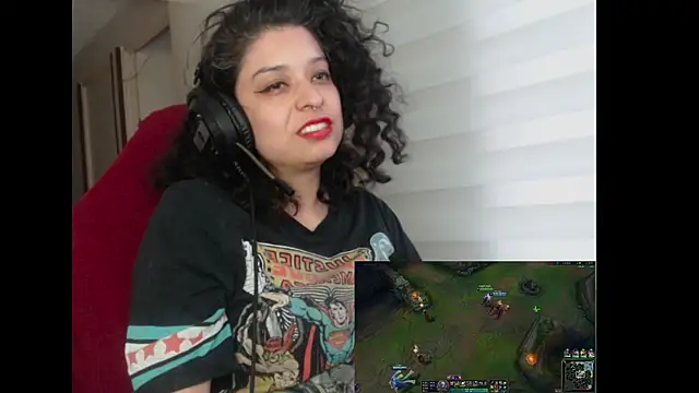 Snapshot of miss_carmila1 chatting on 10/04/25, 10:41 miss carmila1 online show from 10/04/25, 10:41