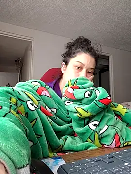 Snapshot of miss_carmila1 chatting on 10/27/25, 04:44 miss carmila1 online show from 10/27/25, 04:44