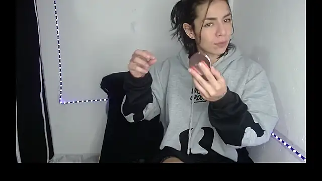 Snapshot of LisSweetx chatting on 10/22/25, 08:52 LisSweetx online show from 10/22/25, 08:52