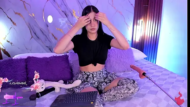 Emmiicute online show from 03/08/26, 08:23