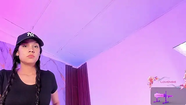 Emmiicute online show from 05/19/26, 01:56