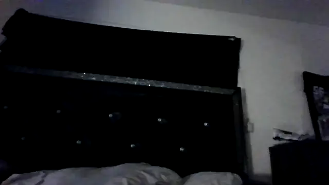 Snapshot of OnlyOneMeeks chatting on 04/17/26, 05:54 OnlyOneMeeks online show from 04/17/26, 05:54