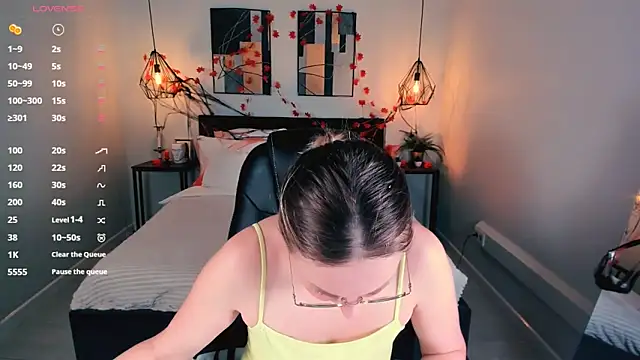 Lexi terele online show from 10/30/25, 06:48