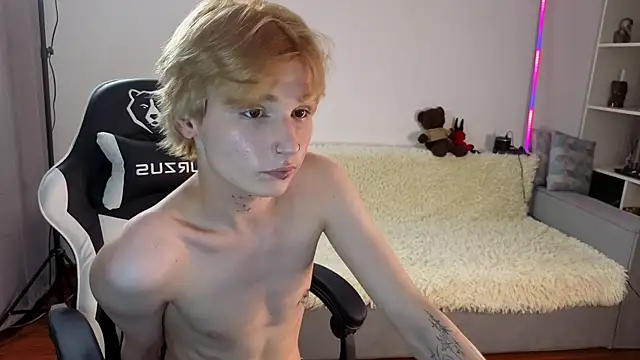 Snapshot of Your_avatar chatting on 09/11/25, 10:37 Your avatar online show from 09/11/25, 10:37