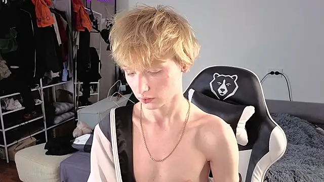 Snapshot of Your_avatar chatting on 10/23/25, 11:57 Your avatar online show from 10/23/25, 11:57