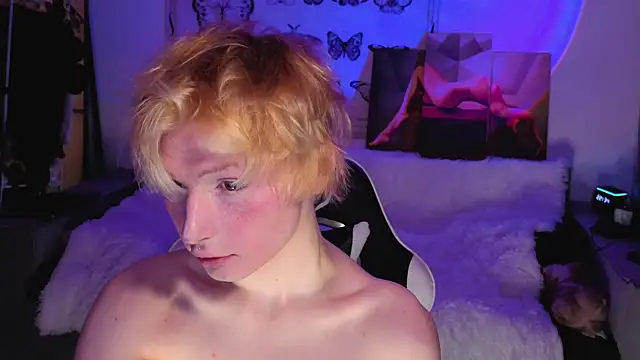 Snapshot of Your_avatar chatting on 11/13/25, 07:35 Your avatar online show from 11/13/25, 07:35