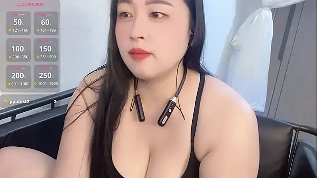 xchenchen online show from 10/13/25, 08:58