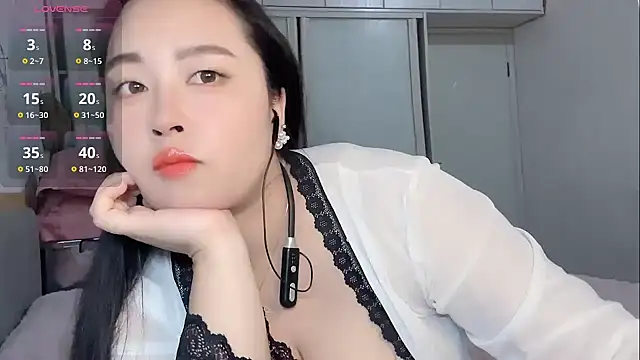 xchenchen online show from 10/25/25, 03:40