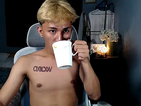 naughtyboyloy 0 online show from 12/16/25, 06:24