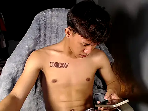 Snapshot of naughtyboyloy_0 chatting on 04/08/26, 05:24 naughtyboyloy 0 online show from 04/08/26, 05:24