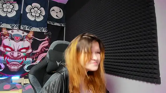 Snapshot of Nora_lovvvv chatting on 10/25/25, 10:12 Nora lovvvv online show from 10/25/25, 10:12